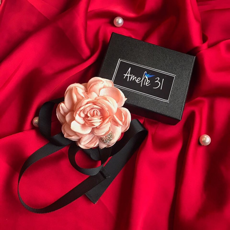 Hoa cài áo vest nữ